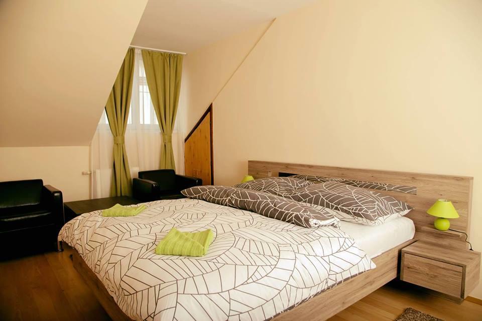 Bed and Breakfast Bartók Tér Panzió à Eger Extérieur photo