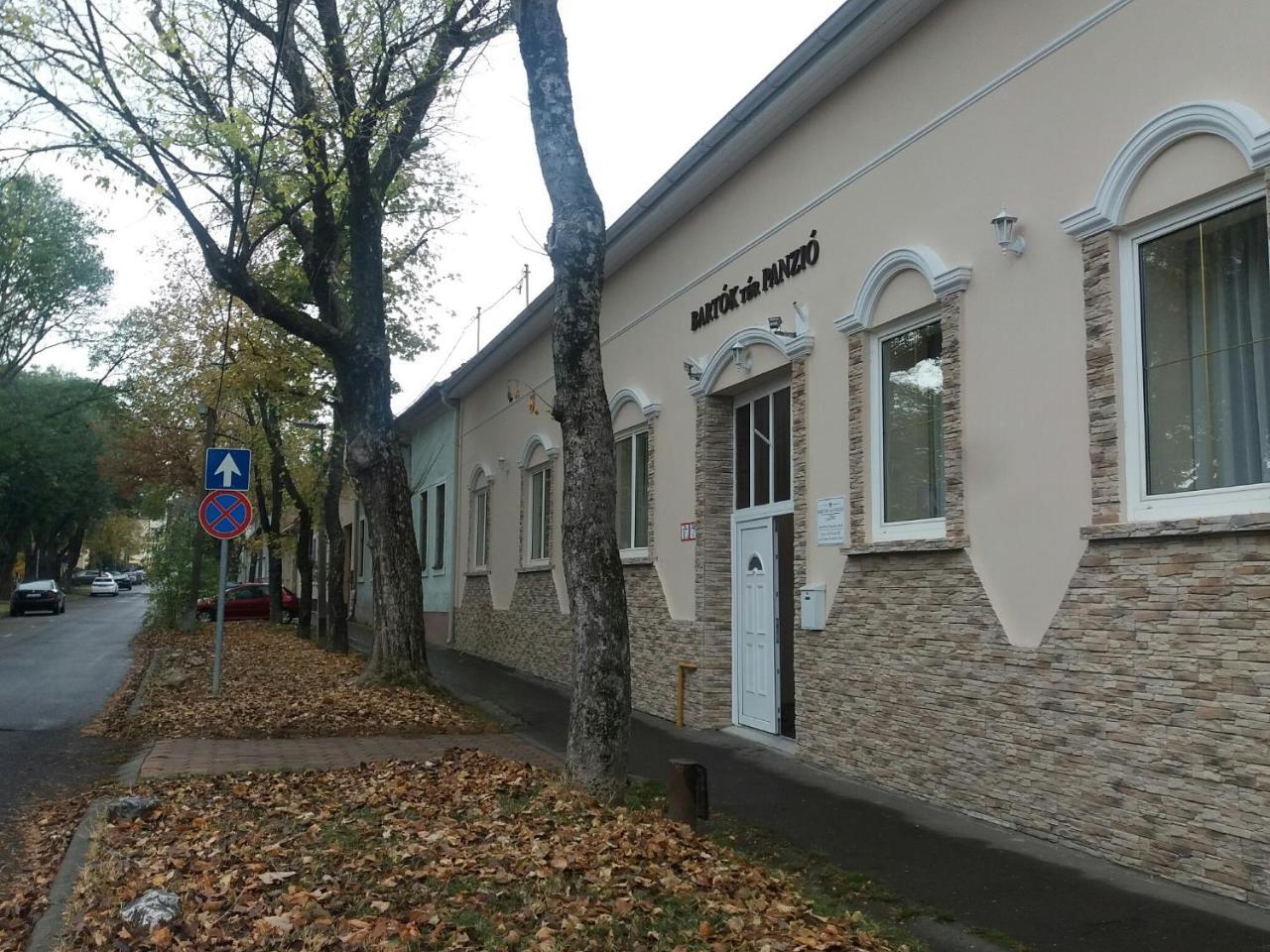Bed and Breakfast Bartók Tér Panzió à Eger Extérieur photo